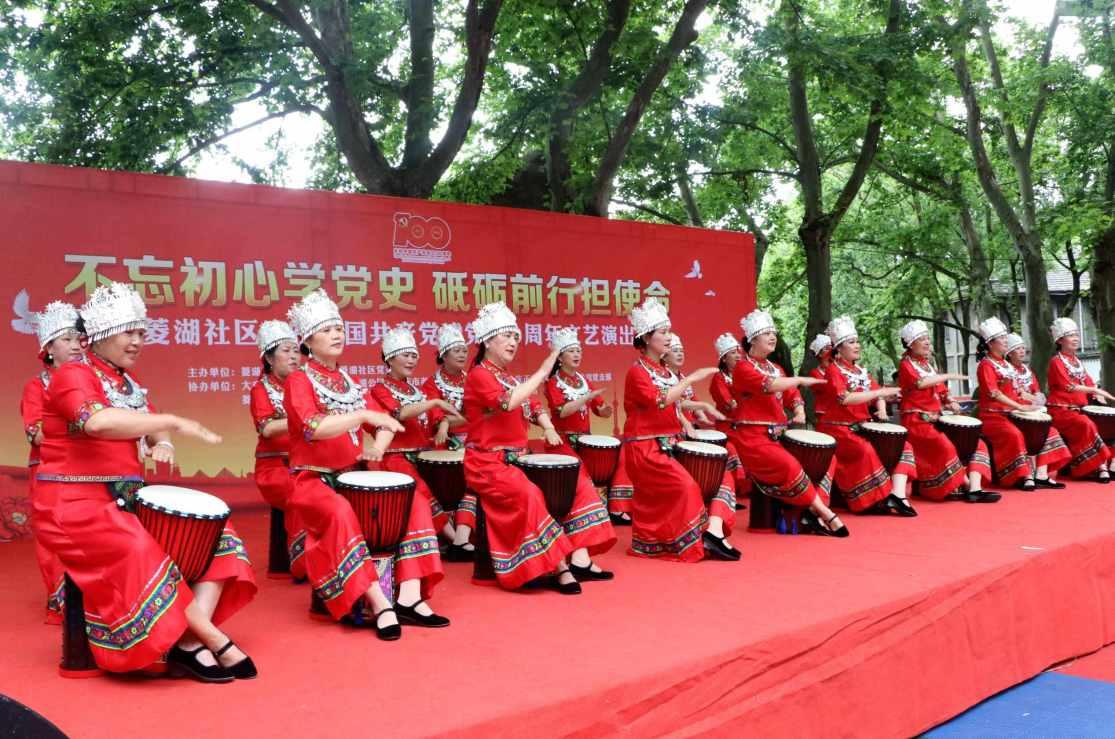 逃离天鹅森林
